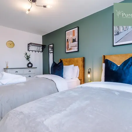 Designer House: Stadium-Adjacent Manchester Stay Exterior photo