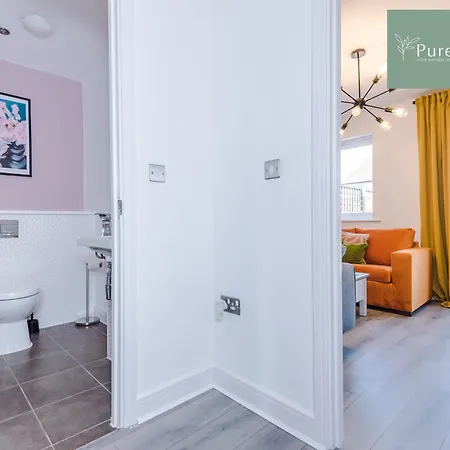 Designer House: Stadium-Adjacent Manchester Stay Exterior photo