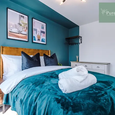 Designer House: Stadium-Adjacent Manchester Stay Exterior photo