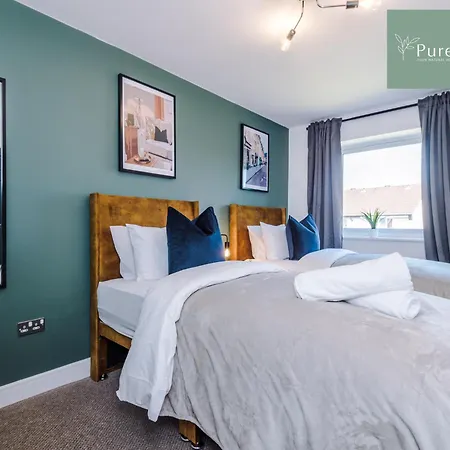 Designer House: Stadium-Adjacent Manchester Stay Exterior photo
