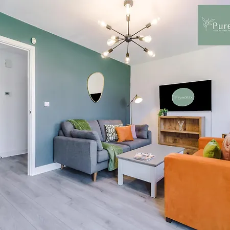 Designer House: Stadium-Adjacent Manchester Stay Exterior photo