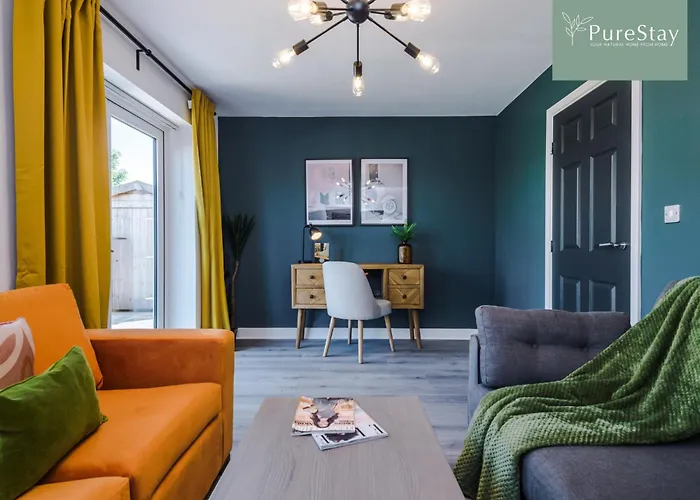 Stunning House In Manchester For Business & Leisure - Wi-Fi & Parking By Purestay Serviced Accommodation